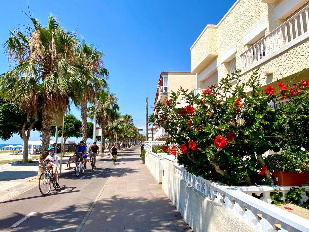 Casa Comoda Delante De La Playa Con Vista Al Mar カンブリルス エクステリア 写真