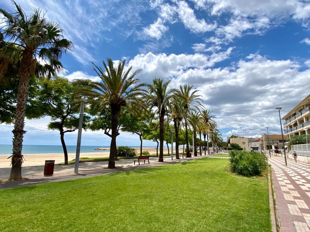 Casa Comoda Delante De La Playa Con Vista Al Mar カンブリルス エクステリア 写真